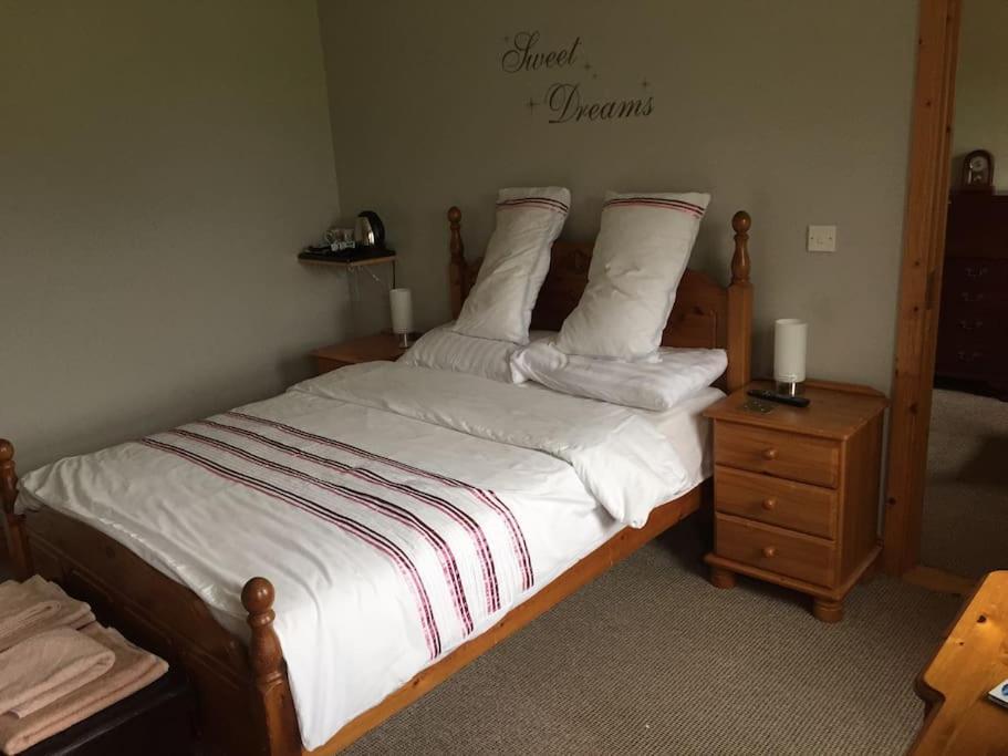 Fermanagh Lakeside Self Catering Corranny Exteriör bild